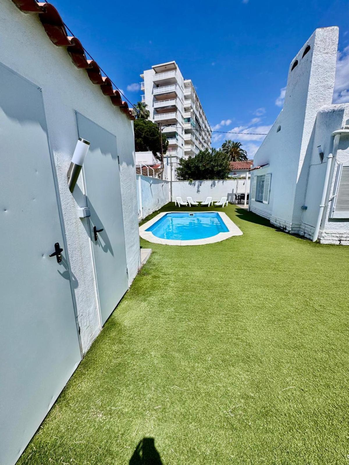 Vila Mar Villa กัมบริลส์ ภายนอก รูปภาพ