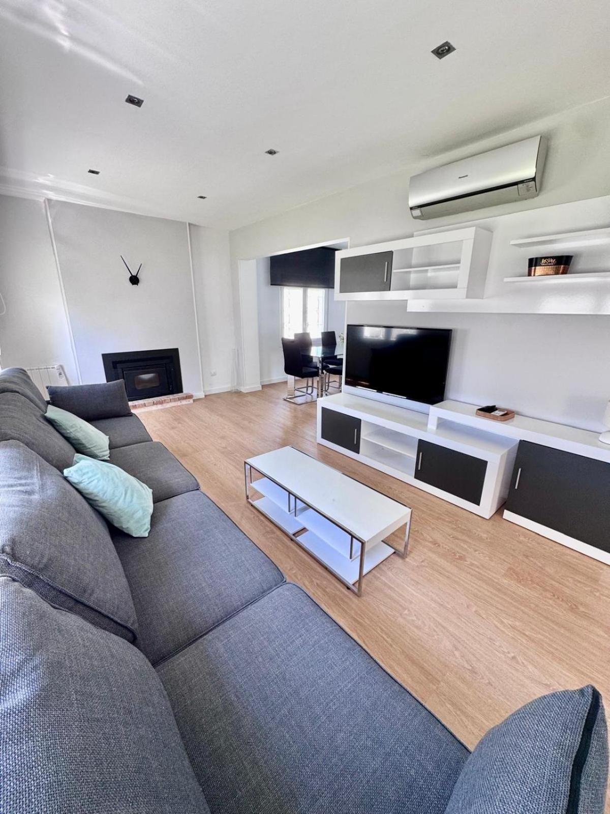 Vila Mar Villa กัมบริลส์ ภายนอก รูปภาพ